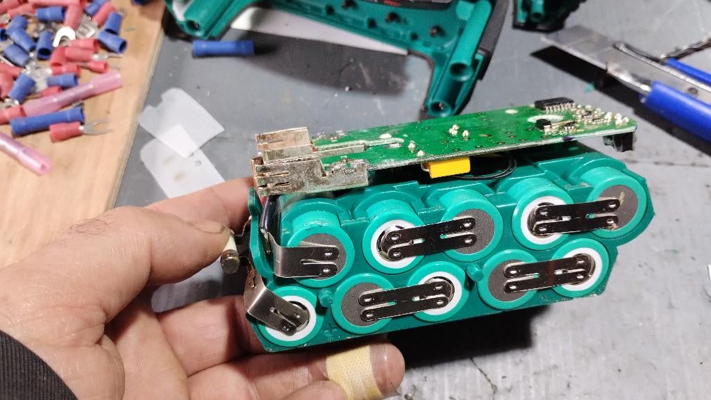 Réparation batterie lithium, Bricolage & Construction, Outillage | Foreuses, Enlèvement