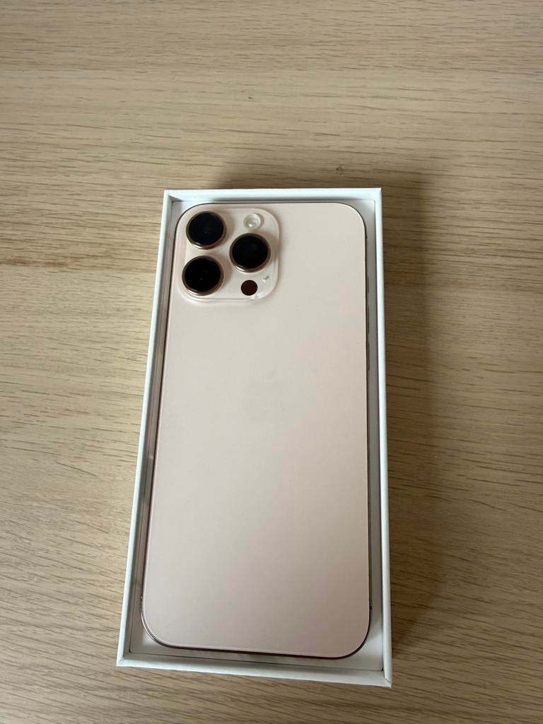 Iphone 16 pro max + hoesjes, 256 GB, Enlèvement ou Envoi, IPhone 16 Pro Max, Comme neuf