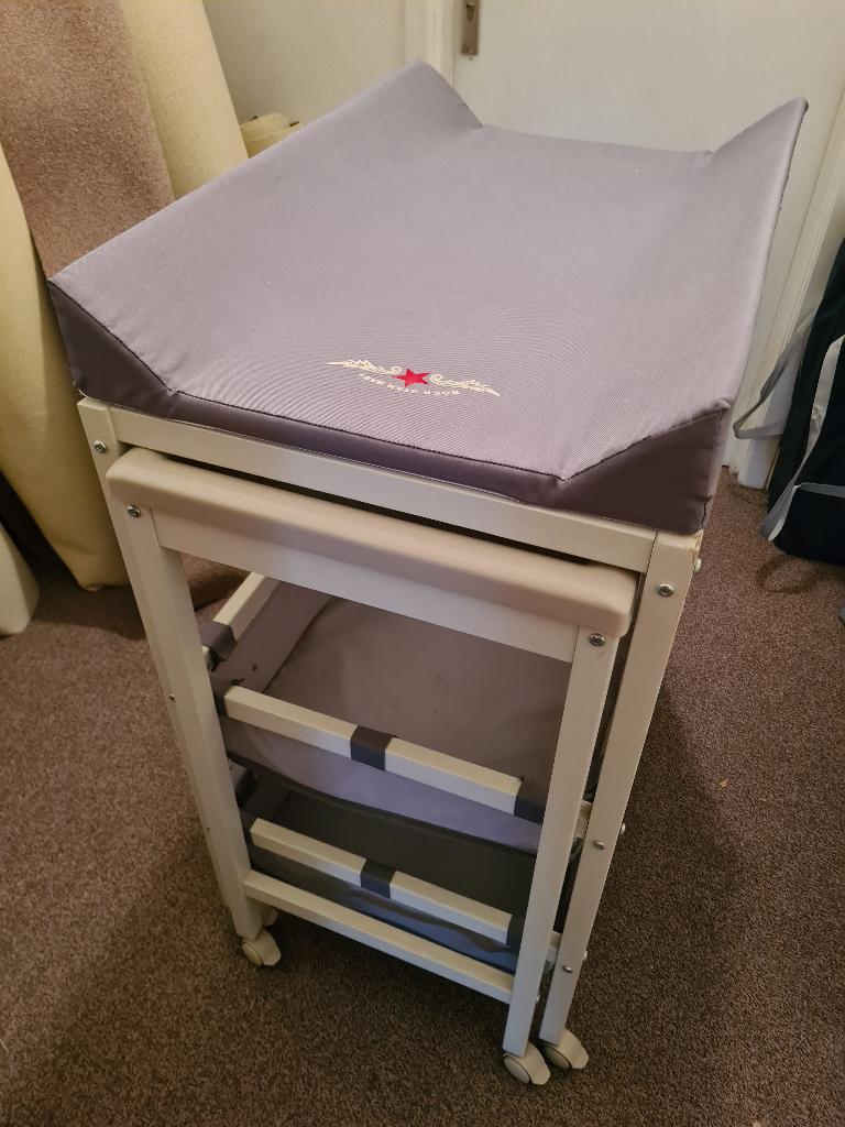 Table a langer avec baignoire, Enlèvement, Utilisé, Baignoire, Autres marques