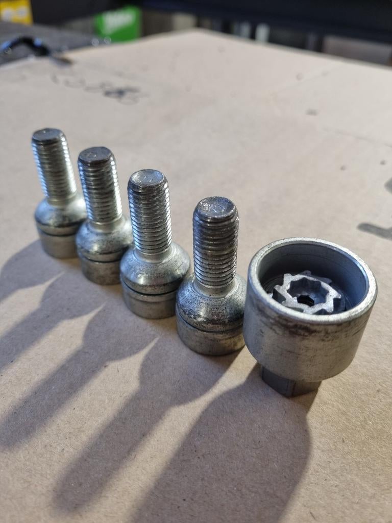 Kit antivol jantes vw, Autos : Pièces & Accessoires