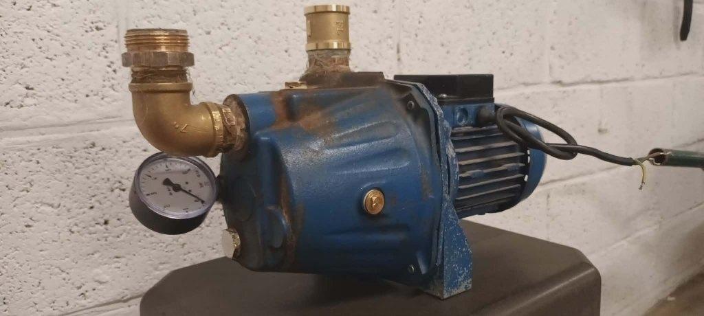 Pompe citerne eau de pluie, Jardin & Terrasse, Enlèvement, Utilisé, Électrique, Pompe pour citernes d'eau de pluie