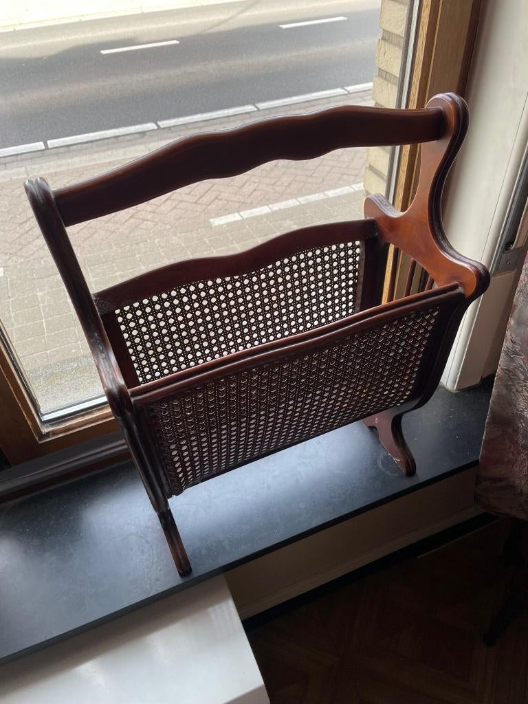 Vintage krantenrek / lectuurbak, Ophalen