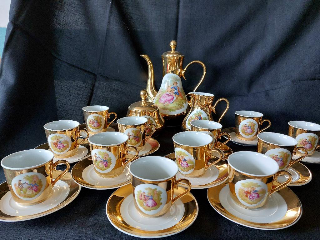 BEL ENSEMBLE A MOKA  DORE ET DECOR ROMANTIQUE, Antiquités & Art, Enlèvement ou Envoi