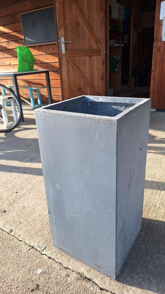 Hoge bloembak, Ophalen, Beton