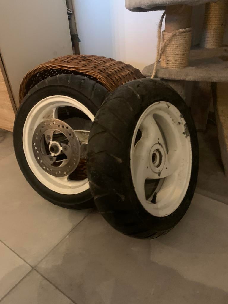 Jantes + Pneus de Peugeot Vivacity 12p, Enlèvement, Comme neuf, Vivacity