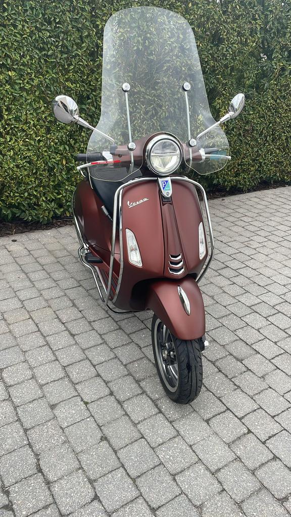 Vespa sprint / primavera A klasse, Fietsen en Brommers, Ophalen, Zo goed als nieuw