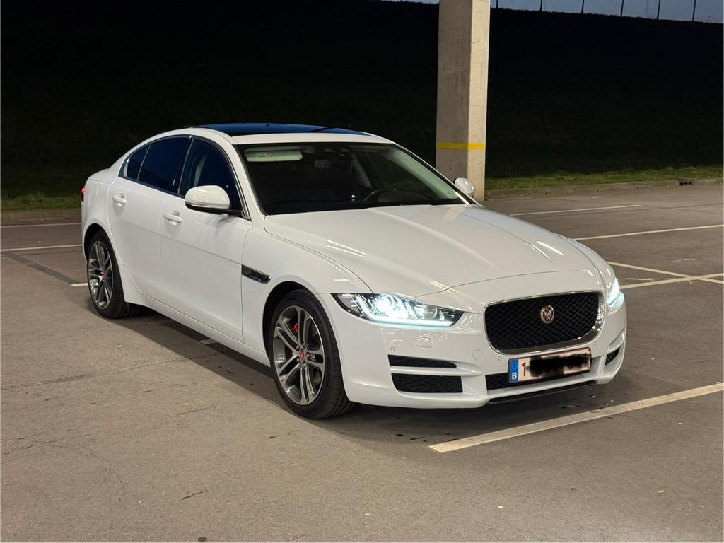 Jaguar XE 2.0D Prestige Full Option Topstaat Luxe & Comfort, Auto's, Jaguar, Automaat, Achterwielaandrijving, 4 cilinders, Wit
