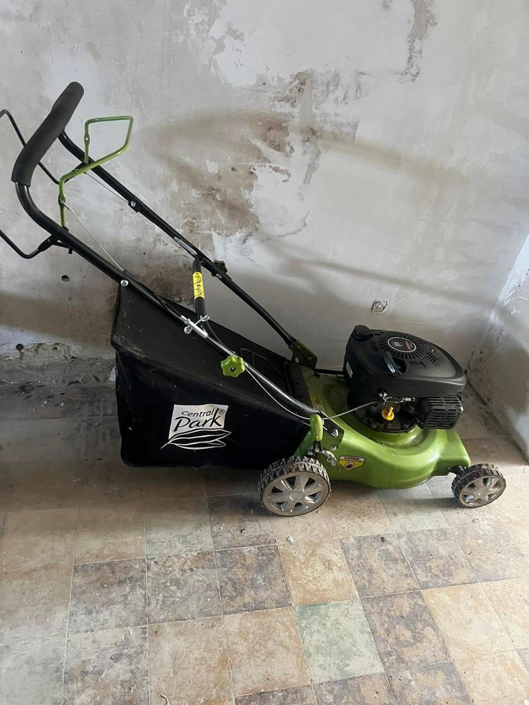 Tondeuse à essence ne fonctionne pas à 100€, Jardin & Terrasse, Enlèvement, Utilisé, Tondeuses à gazon à essence