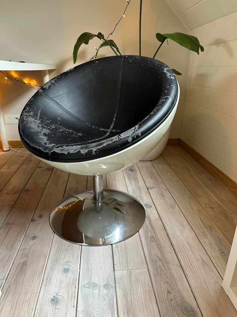 2 egg chairs, Huis en Inrichting, Ophalen, Zo goed als nieuw