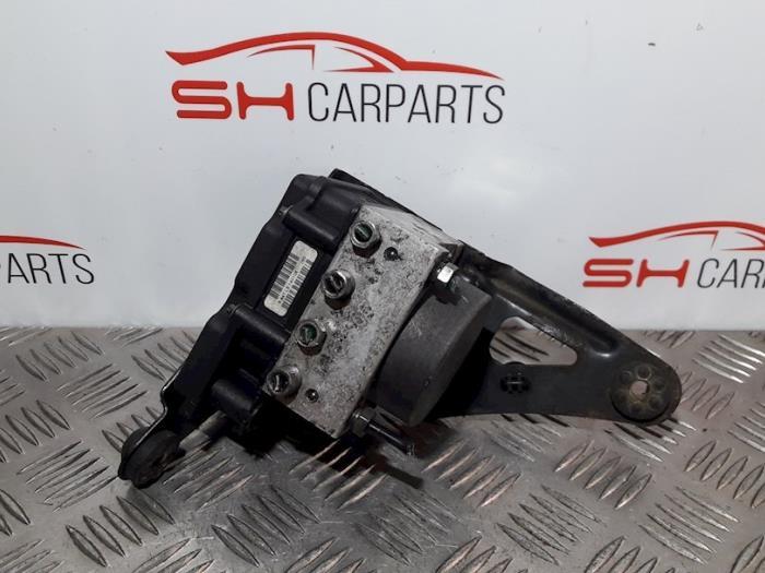 Pompe ABS d'un Renault Megane, Renault, -, 3 mois de garantie, Utilisé