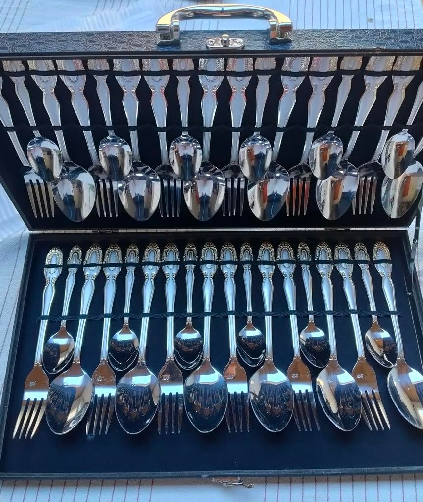 Ménagère 36 pièces inox 18/10 – état neuf. Jamais servi., Antiquités & Art, Enlèvement