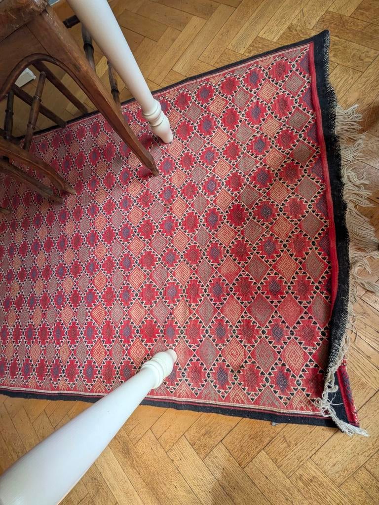 Tapis kilim rouge, Antiquités & Art