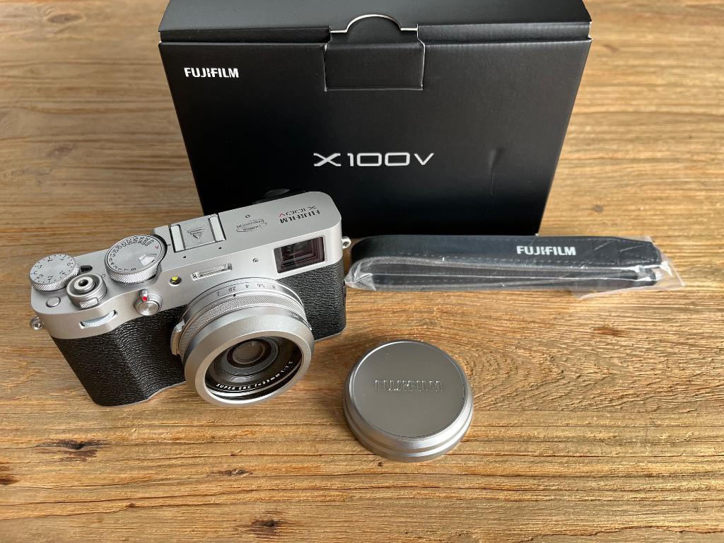 Fujifilm X100V zilver met slechts 4700 kliks, Sans zoom optique, Compact, Comme neuf, Enlèvement