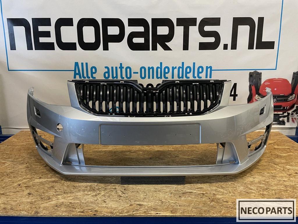BUMPER SKODA OCTAVIA RS VRS VOORBUMPER ORIGINEEL 5E0807221F, Autos : Pièces & Accessoires, Enlèvement ou Envoi, Utilisé, Skoda
