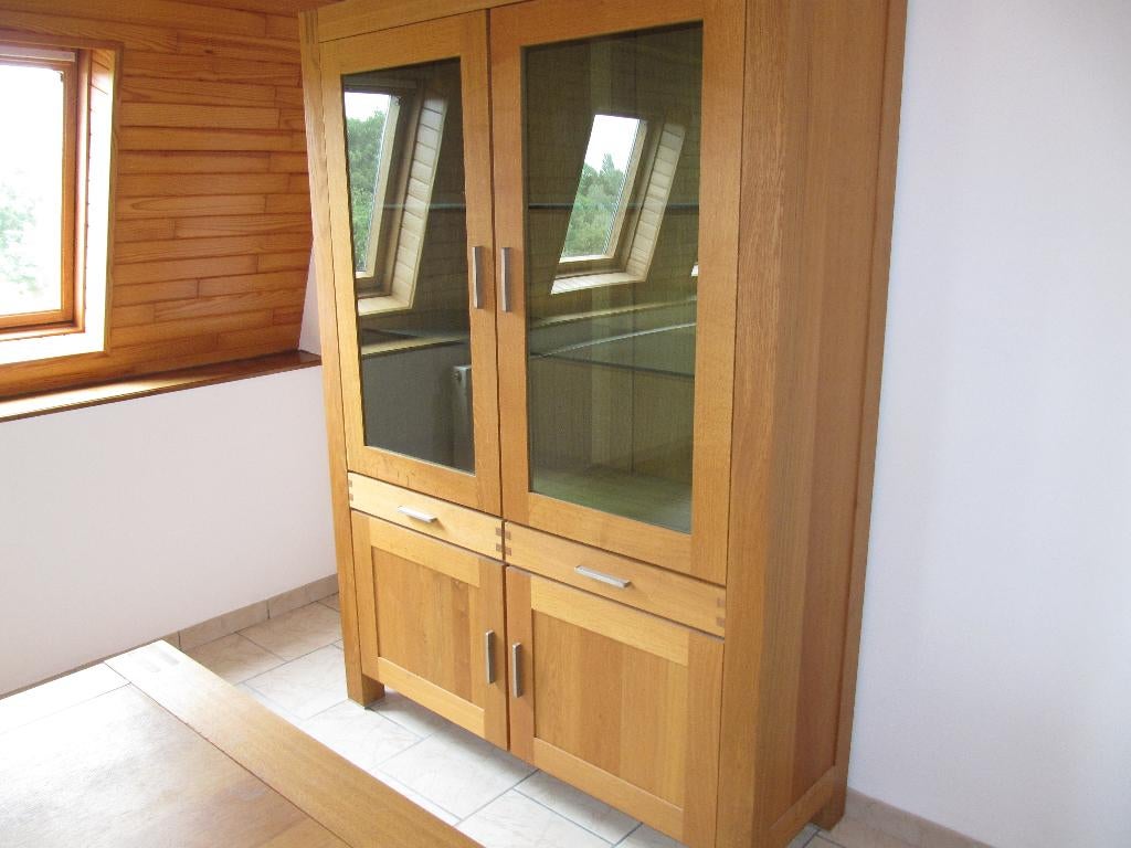 meuble vitrine couleur chêne clair, Maison & Meubles, Armoires | Vitrines, Enlèvement, Chêne, Avec tablette(s)