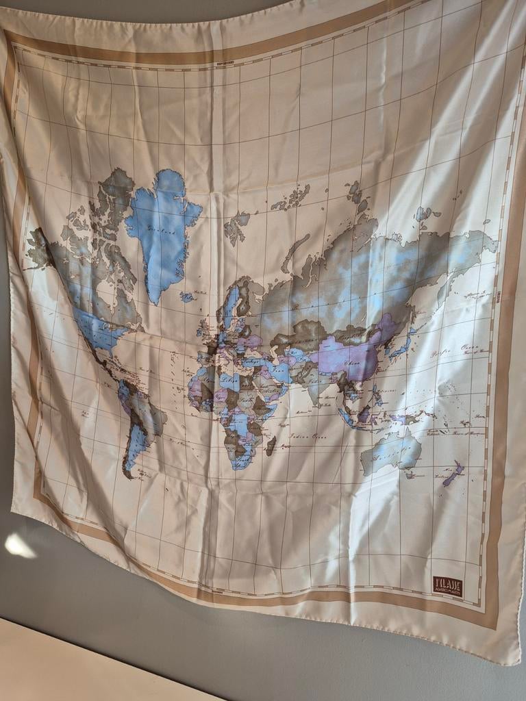 Alviero Martini 1e klas zijden sjaal - Geo Maps, Kleding | Dames, Ophalen of Verzenden
