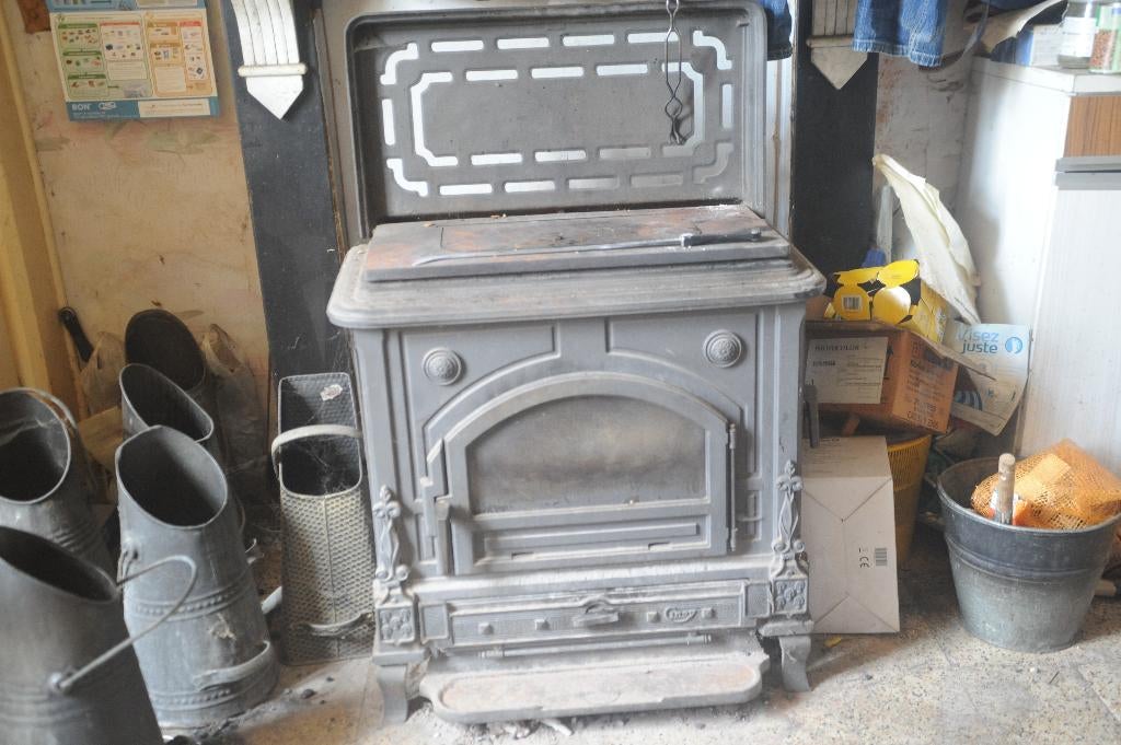 POELE AU CHARBON OU BOIS, Maison & Meubles, Enlèvement, Utilisé