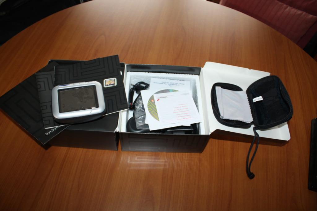 GPS TOMTOM GO ( Kit Complet dans boite d'origine), Autos : Divers, Navigation de voiture, Enlèvement