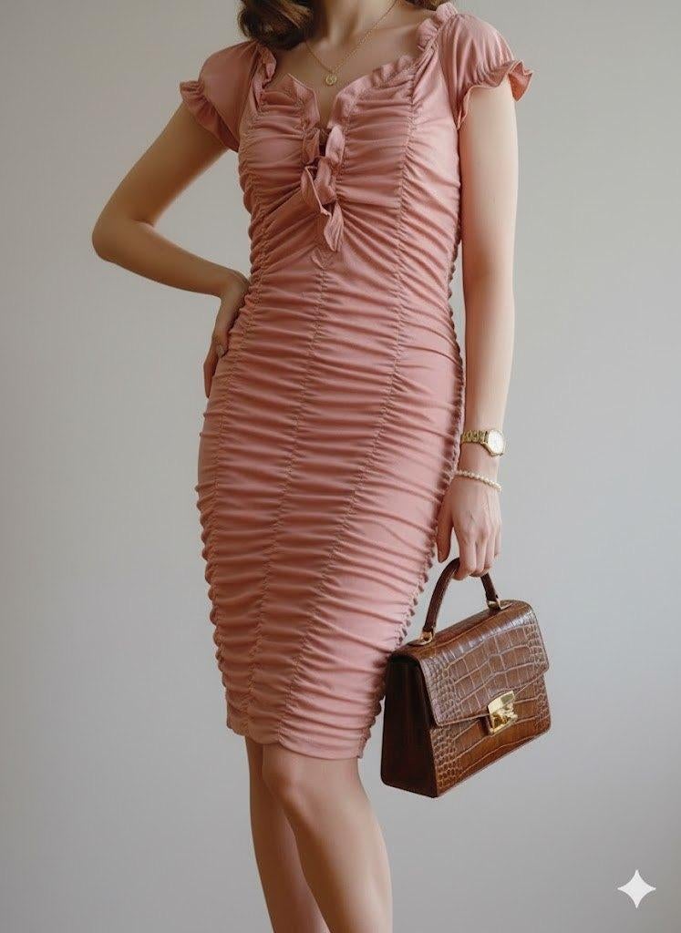 roze jurk van miss one, Kleding | Dames, Jurken, Zo goed als nieuw, Maat 38/40 (M), Roze, Onder de knie, Ophalen of Verzenden