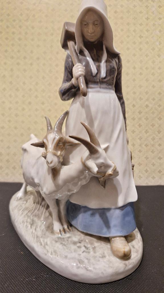 Royal Copenhagen Danemark - Jeune Fille aux Chèvres - 1961, Enlèvement ou Envoi