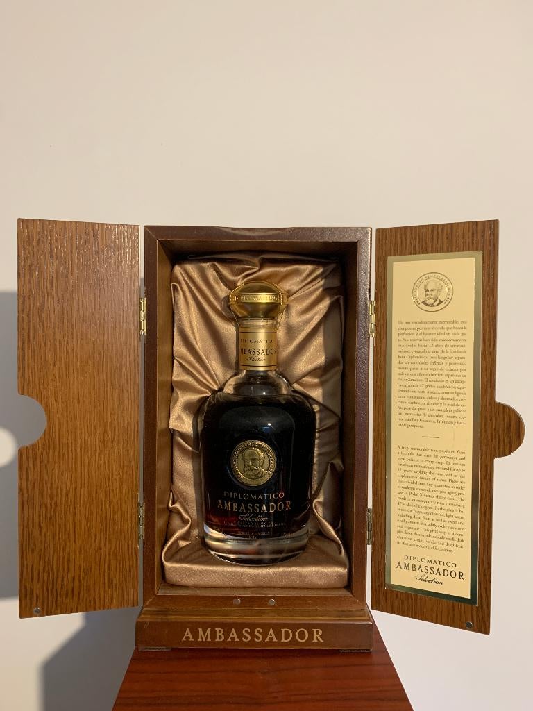 Rhum Diplomatico Ambassador Coffret Bois first batch 2011, Enlèvement ou Envoi, Neuf, Autres types, Pleine