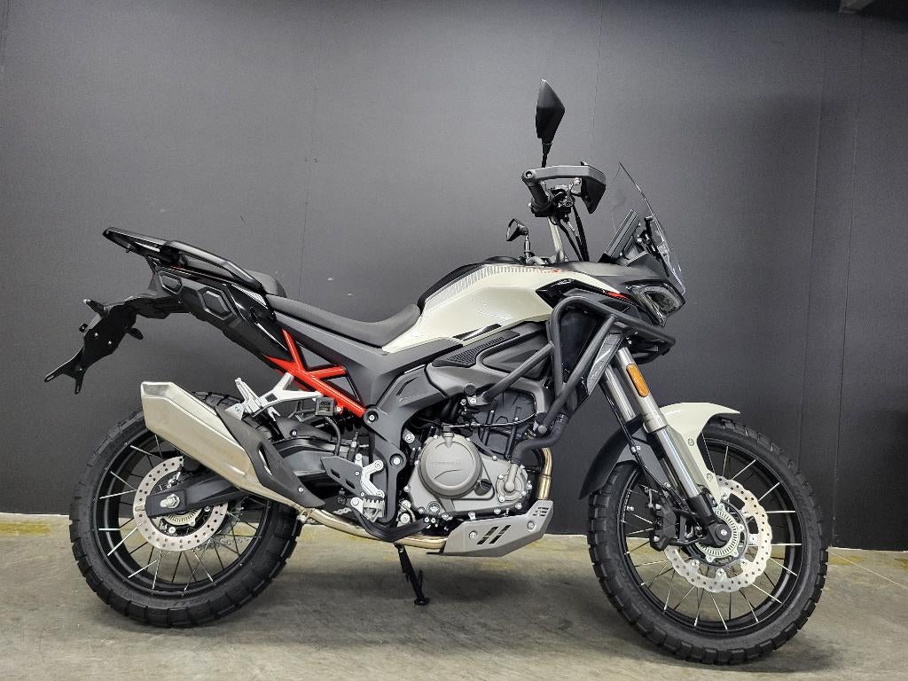 Morbidelli T352X (A2) (2+3 jaar garantie), 2 cilinders, Bedrijf, Toermotor, Minimaal motorrijbewijs A2