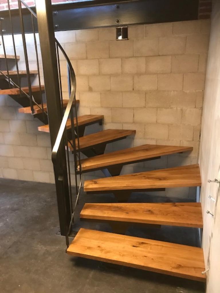 Marches en chêne sur mesure de 40 mm, avec angles variés., Enlèvement ou Envoi, Neuf, Poteaux