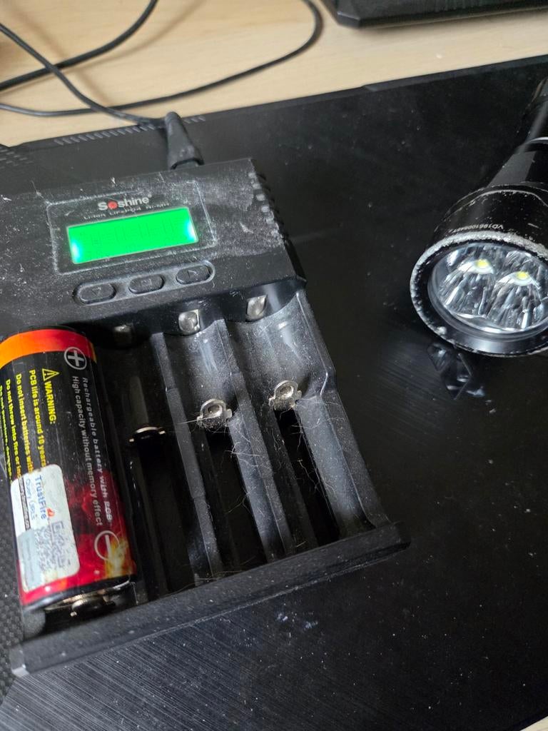 Lampe led et son chargeur, Sports nautiques & Bateaux, Enlèvement