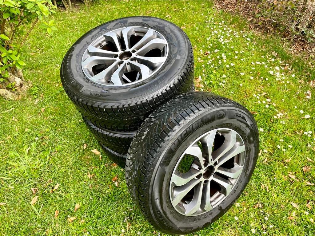 Originele Mercedes velgen + 4 Michelin winterbanden, Auto-onderdelen, Banden en Velgen, Banden en Velgen, 235 mm, Personenwagen