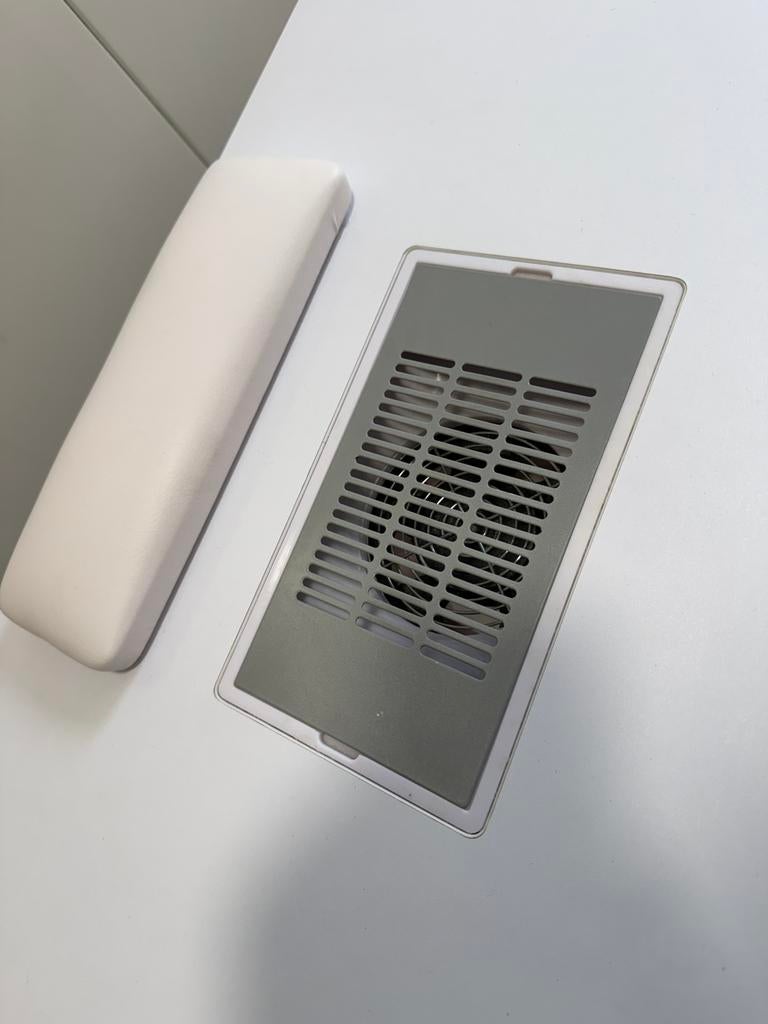 Manicuretafel op wielen met afzuigsysteem, Ophalen, Met wielen, Gebruikt