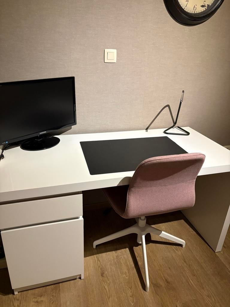 Malm bureau, Enlèvement, Utilisé