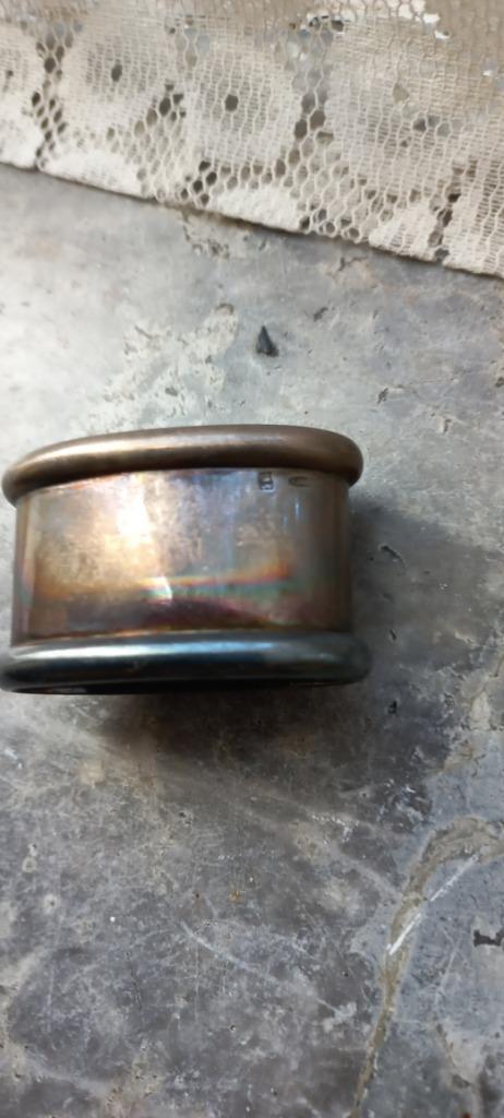 rond de serviette en argent, Enlèvement, Argent