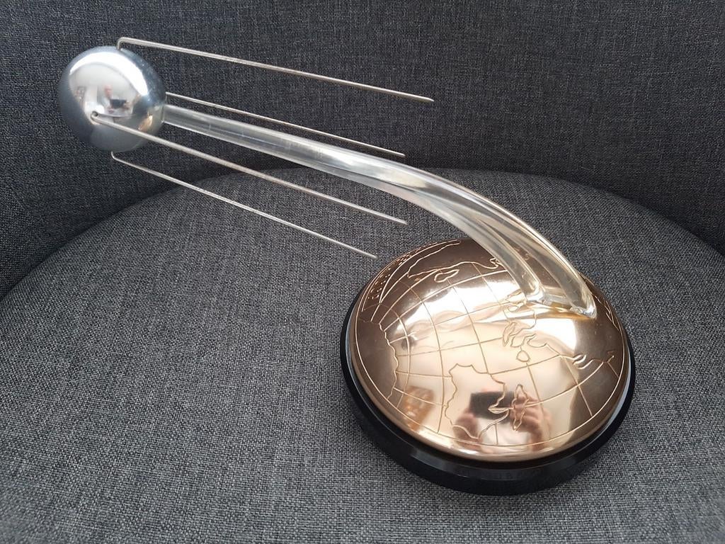 Herdenkingsmodel SPUTNIK 4.X.1957, Verzamelen, Retro