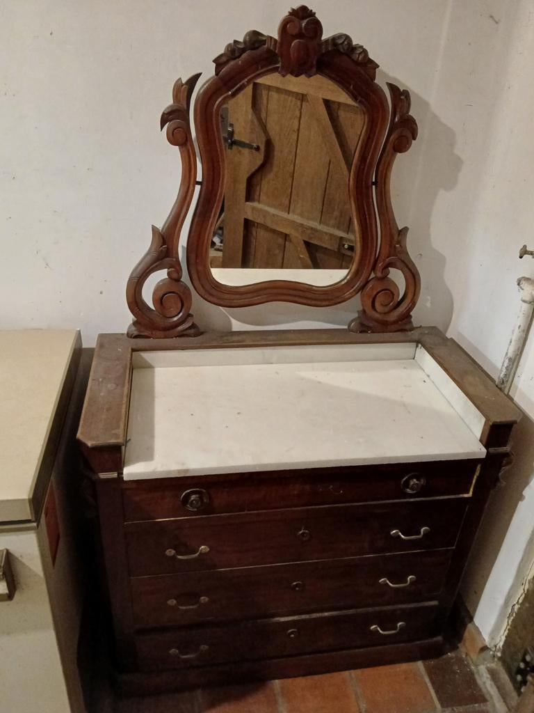 Mooie, oude lavabokast, Enlèvement