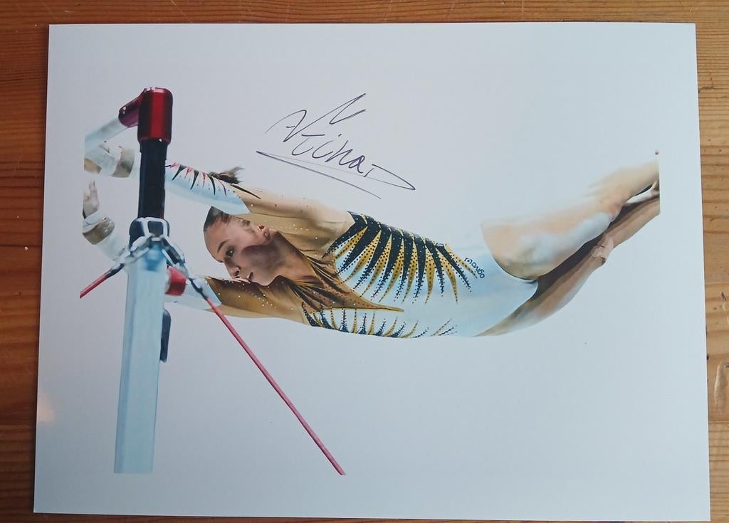 Gesigneerde foto van Nina Derwael.  Warmste Week., Verzamelen, Verzenden, Gesigneerd