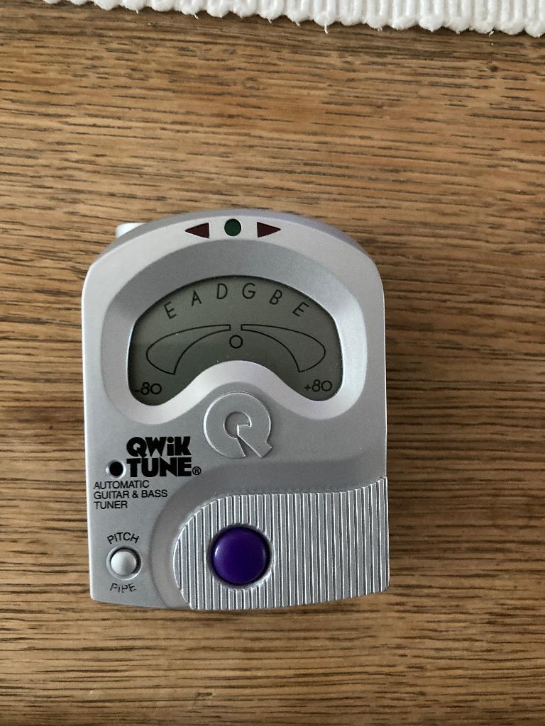 Qwik Tune QT-11 Automatic Guitar & Bass Tuner, Ophalen of Verzenden, Overige typen