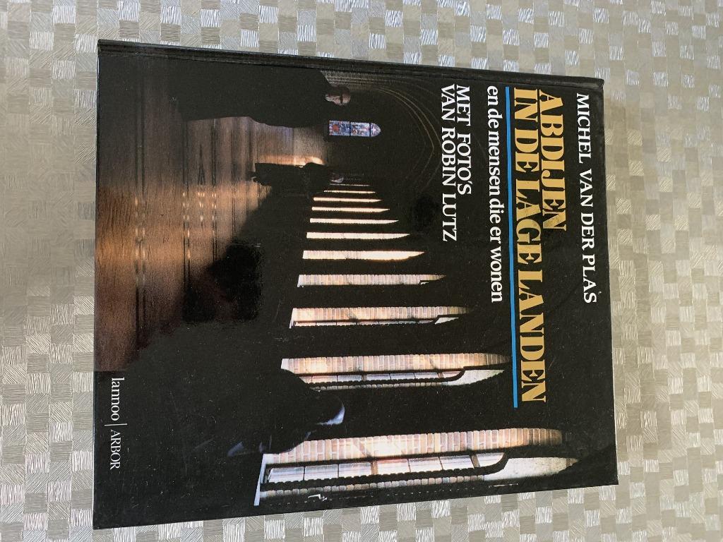 kerken lage landen- Tongerlo- Kortrijk- Orval - Koksijde, Boeken, Ophalen of Verzenden, Zo goed als nieuw, Architectuur algemeen