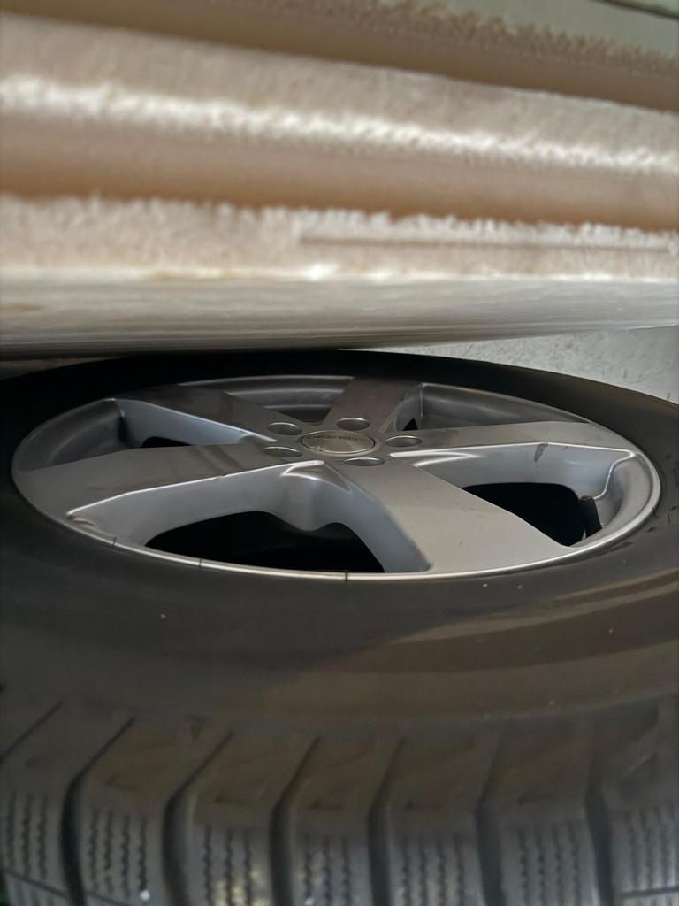 Volvo xc60 4x winter banden, Auto-onderdelen, Ophalen, Banden en Velgen, Nieuw, 17 inch