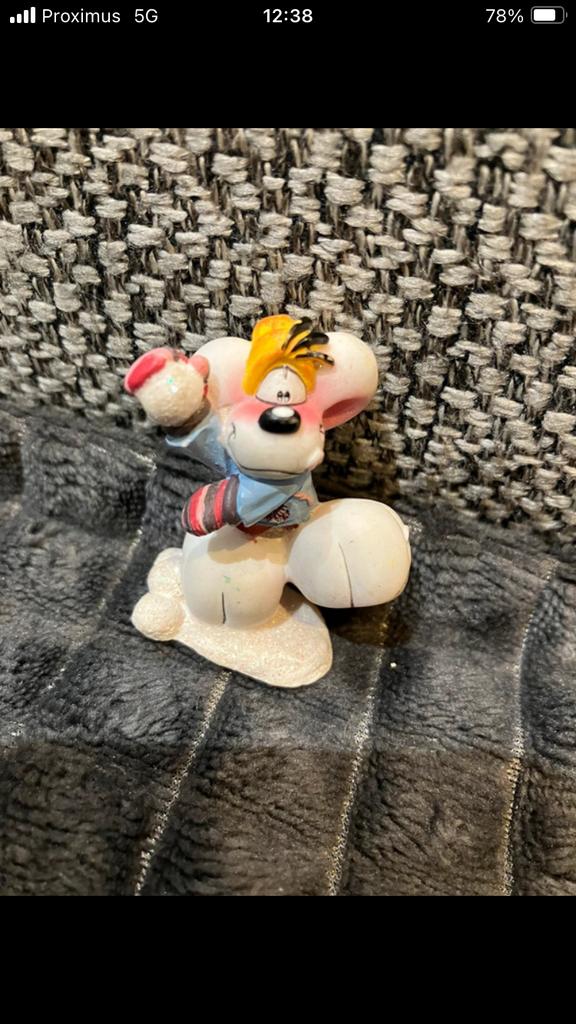 Beeldje 4 cm diddl gooit sneeuwballen, Verzamelen, Diddl, Ophalen of Verzenden, Diddl