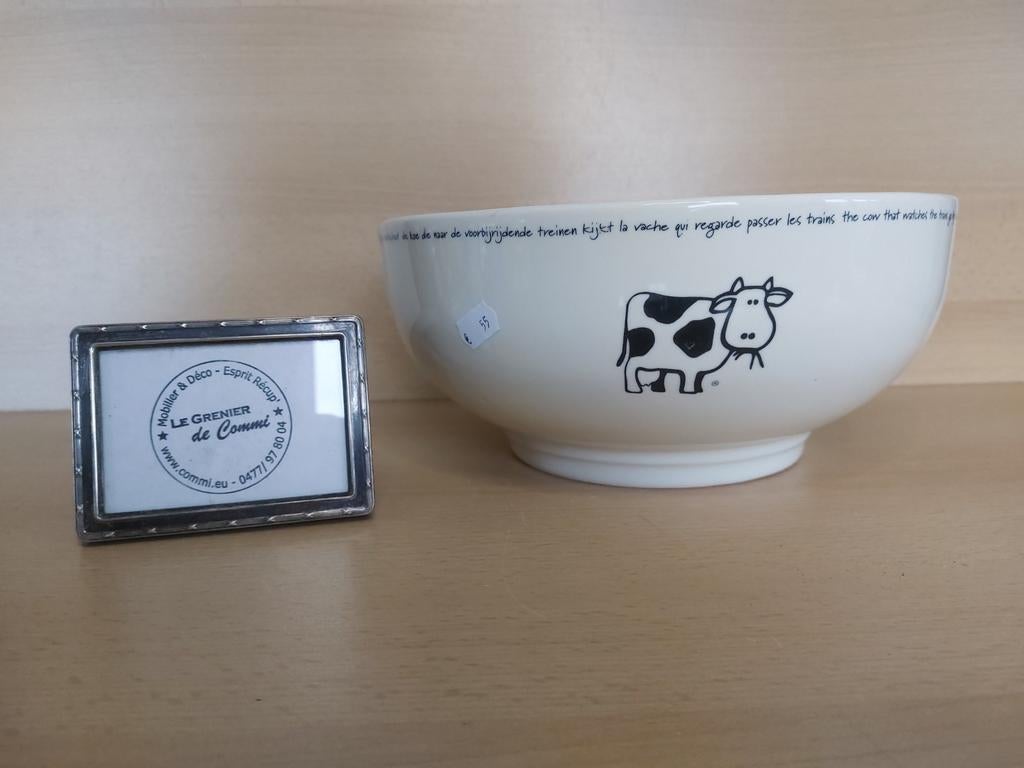 Saladier Royal Boch La vache qui regarde passer les trains, Maison & Meubles, Cuisine | Vaisselle, Enlèvement ou Envoi, Utilisé