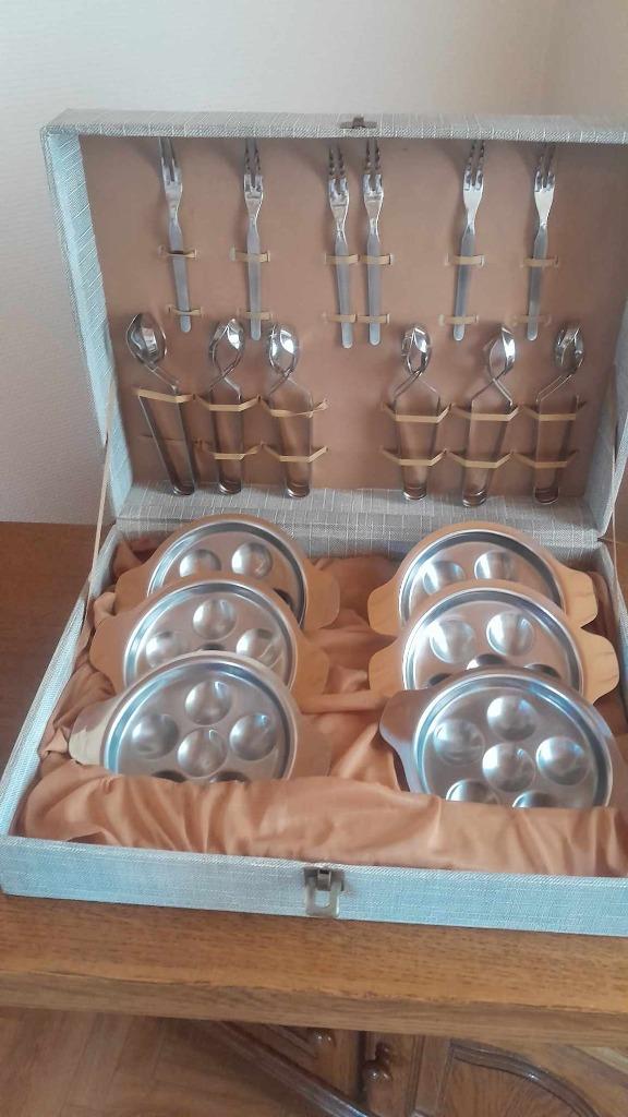 service à escargot, Maison & Meubles, Service complet, Enlèvement ou Envoi, Comme neuf, Autres matériaux