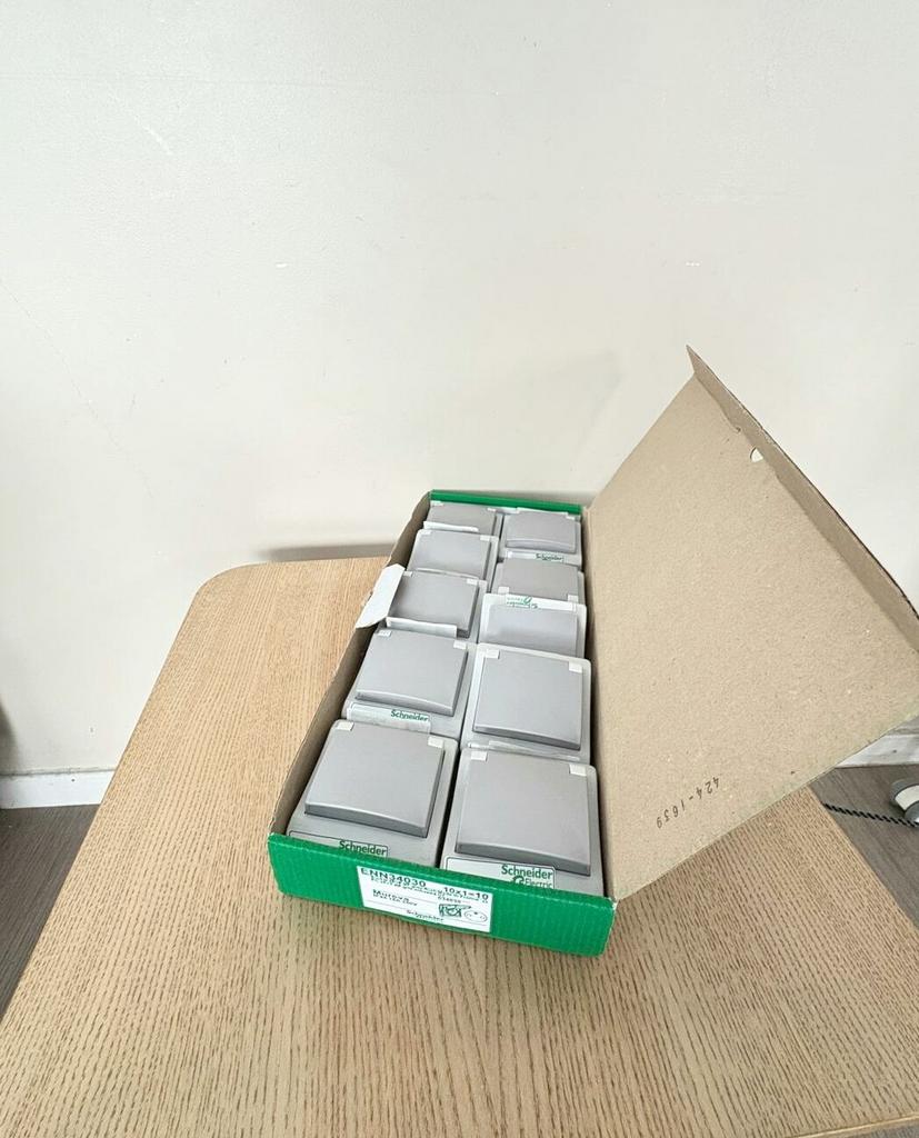 Lot 10 Prises électriques Schneider Mureva ENN34030 IP44 16A, Neuf