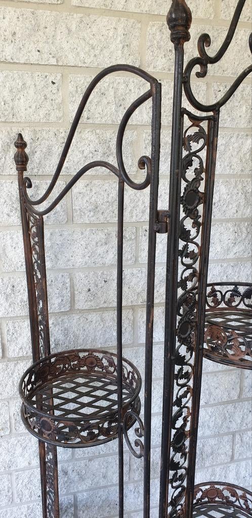 Paravent en fer forgé, Enlèvement