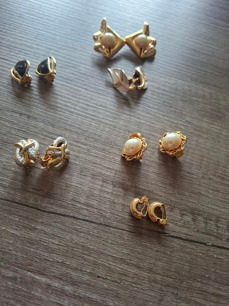 Vintage oorbellen, Handtassen en Accessoires, Oorbellen, Overige materialen, Gebruikt, Ophalen of Verzenden, Knopjes of Stekers