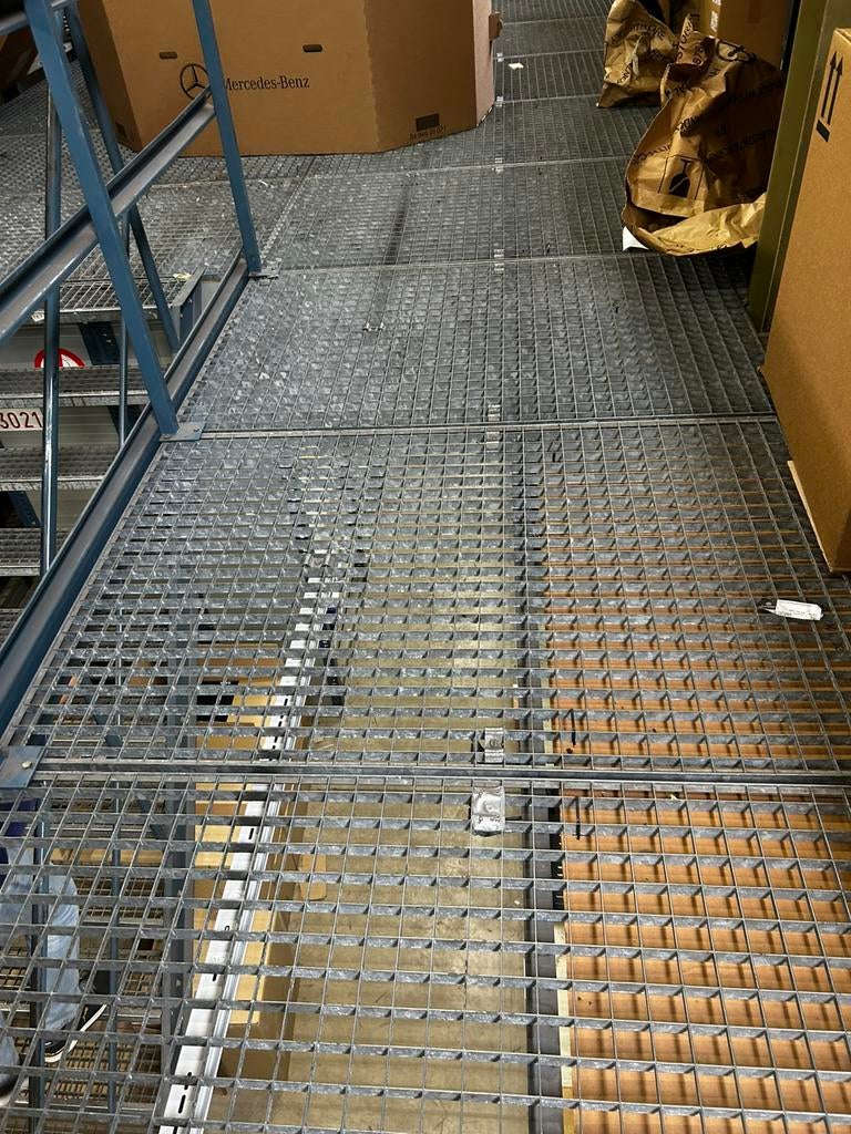 espace de stockage mezzanine 600 m2 + rez 600 m2, Enlèvement ou Envoi