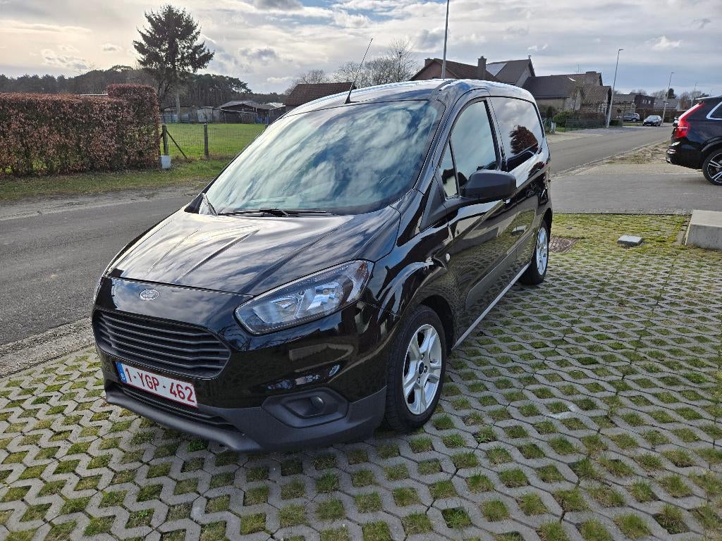 Ford Transit Courier 15 TDCi Connect / lichte vracht, Stof, Euro 6, 110 g/km, Zwart