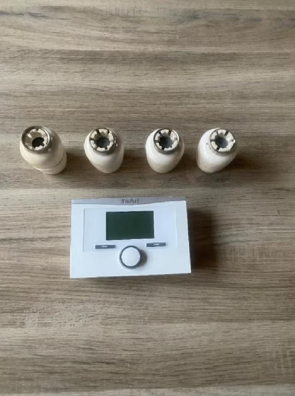 Vaillant thermostaat + 4 thermostatische kranen, Doe-het-zelf en Bouw, Ophalen, Zo goed als nieuw, Thermostaat