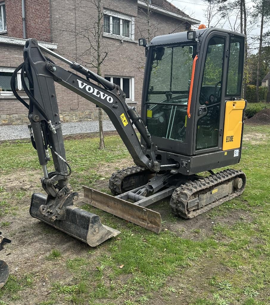 Verhuur Volvo EC18 graafmachine 1.8 Ton , gratis levering, Zakelijke goederen, Machines en Bouw | Kranen en Graafmachines, Ophalen