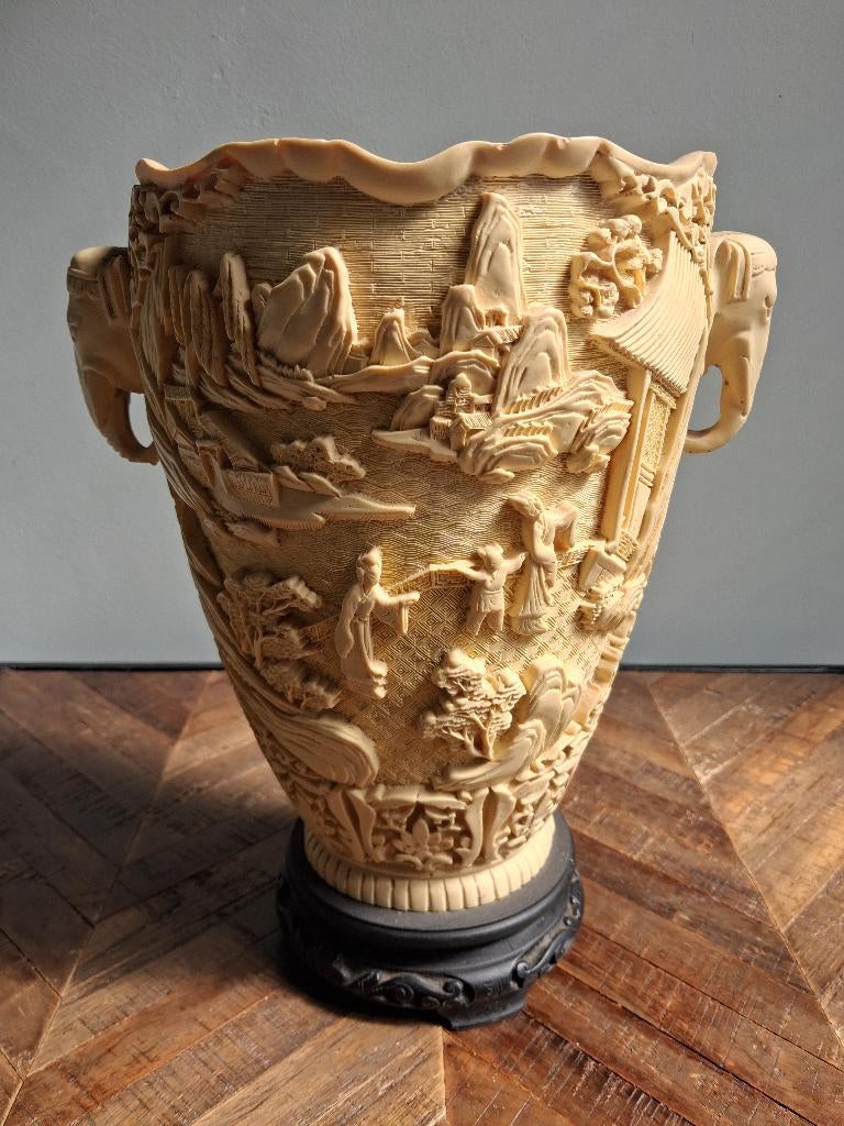 Vase chinois en faux ivoire à têtes d'éléphants, Moins de 50 cm, Enlèvement ou Envoi, Autres couleurs, Synthétique
