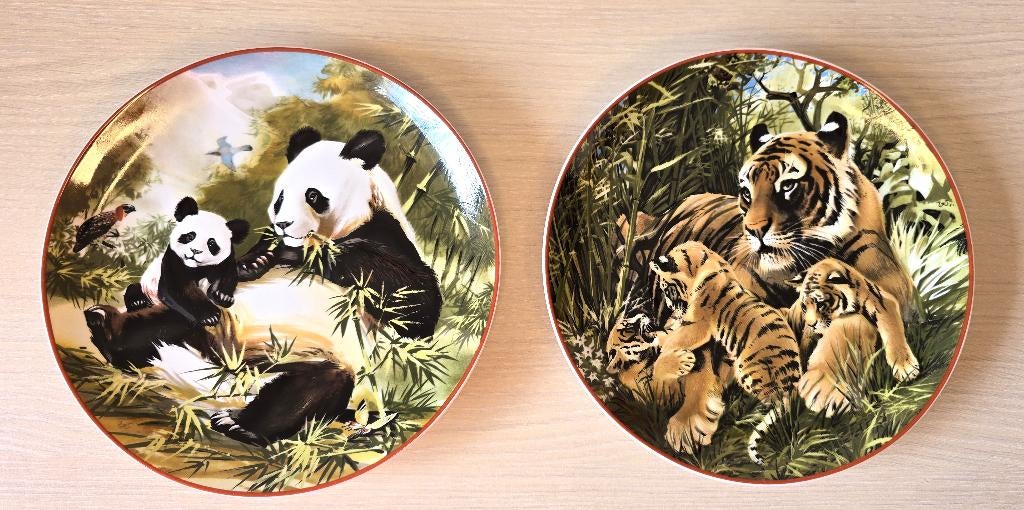 2 decoratieve borden, Ophalen of Verzenden, Zo goed als nieuw, Porselein, Bord(en)